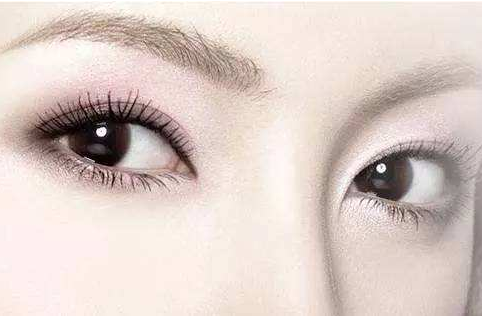 去眼袋手术多久能恢复自然